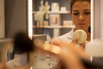 Notícia - Com novo conceito em produtos para pele, ADCOS Dermocosméticos inaugura loja em Criciúma
